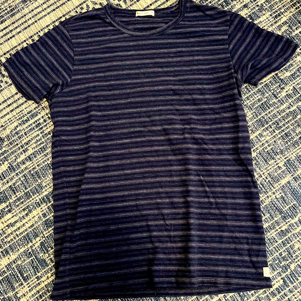 Marine layer tee shirt. Size M/L. Great condition. Navy